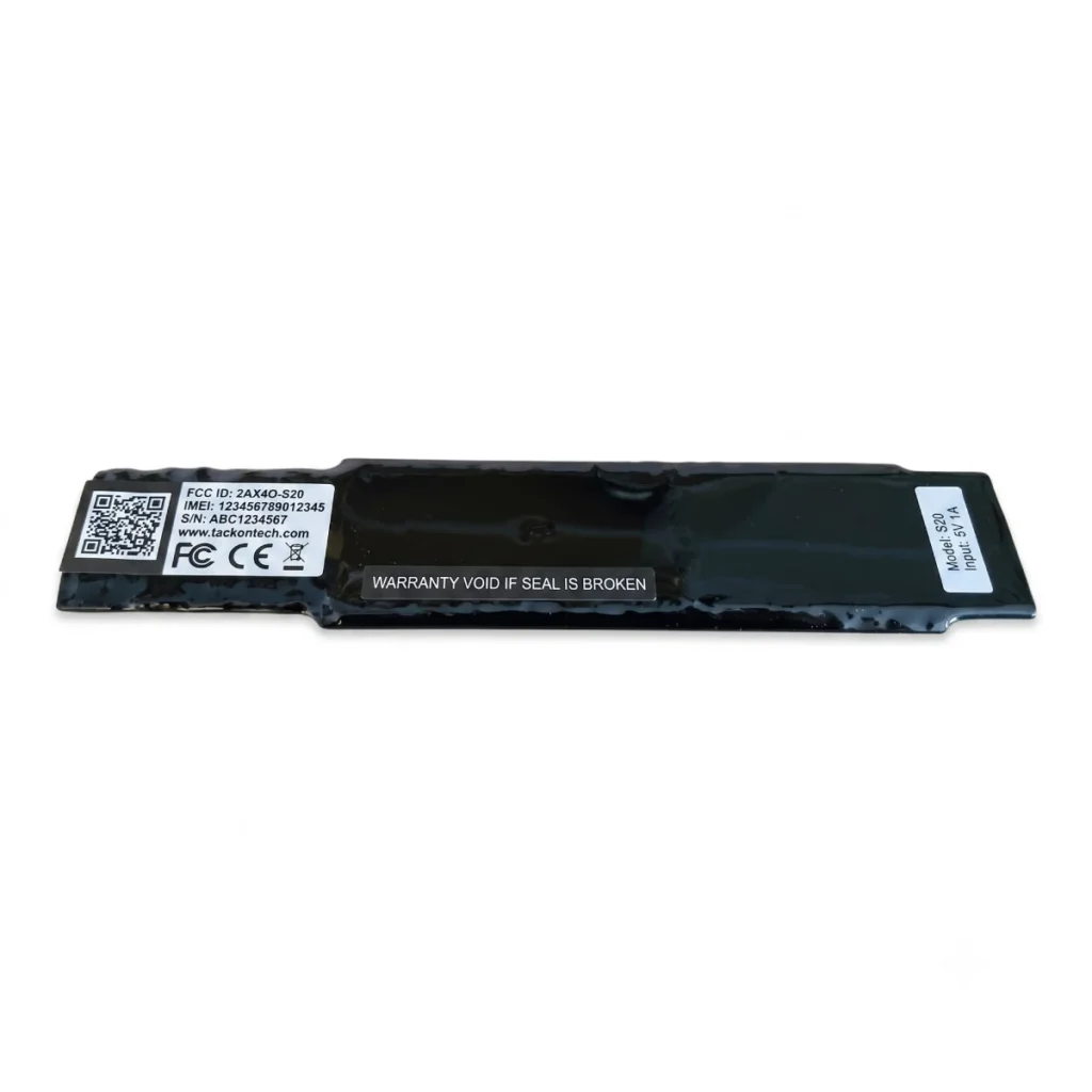 Miniaturowy lokalizator GPS Spy 6000 o grubości 5 mm do dyskretnego monitorowania.