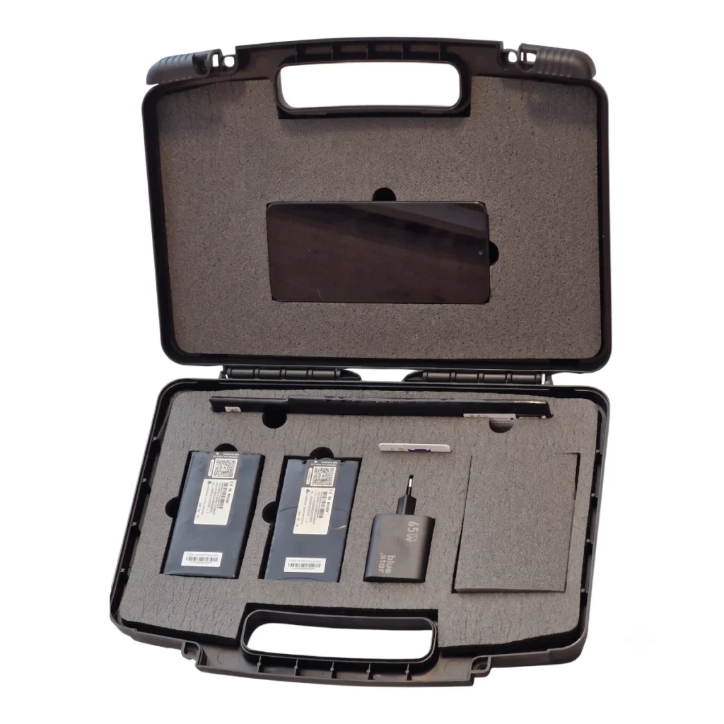 Zestaw lokalizatora GPS Spy Kit BHP w walizce transportowej z akcesoriami.